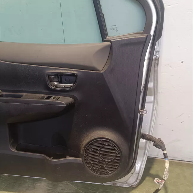 Porta anteriore sinistra