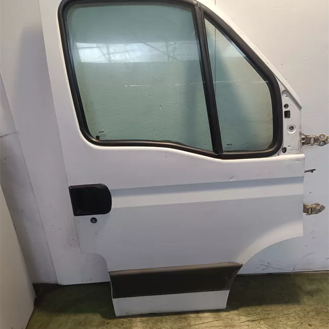 Porta anteriore destra