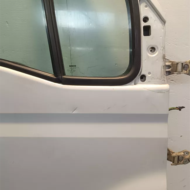 Porta anteriore destra