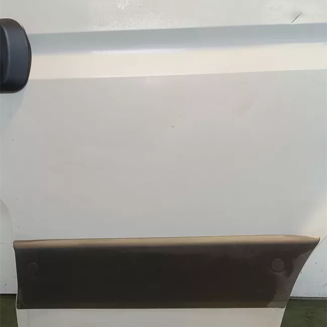 Porta anteriore destra