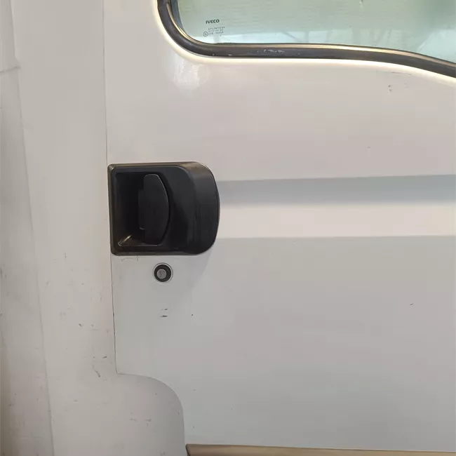 Porta anteriore destra