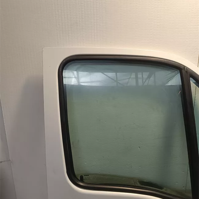 Porta anteriore destra