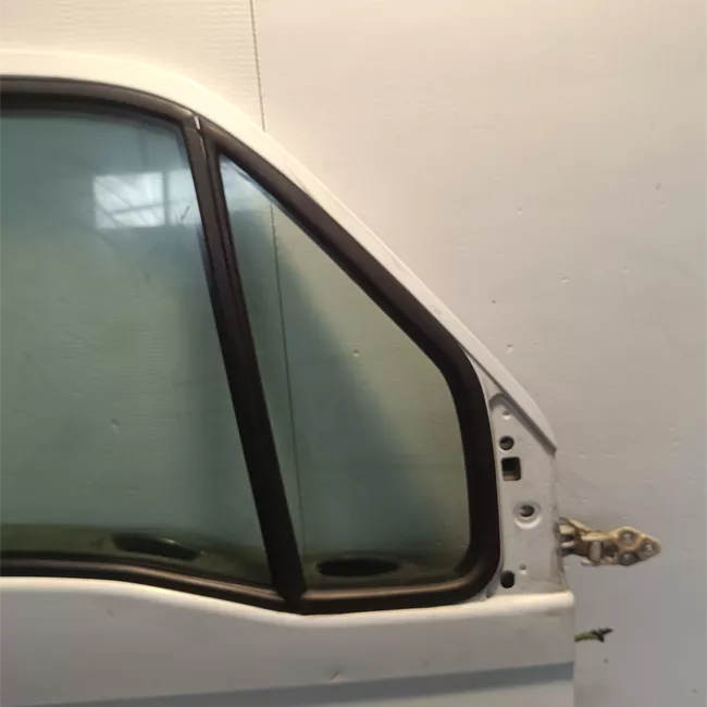 Porta anteriore destra