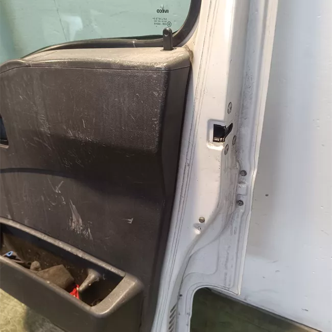 Porta anteriore destra