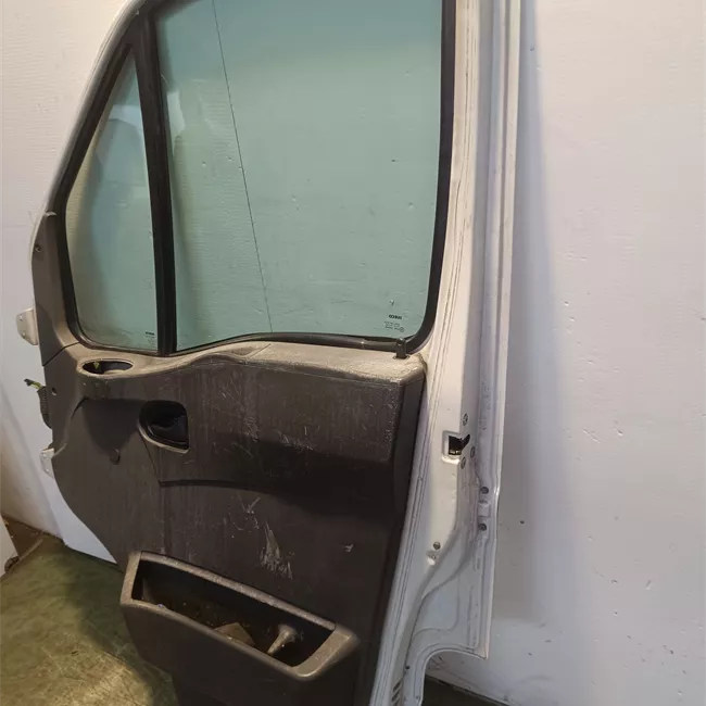 Porta anteriore destra