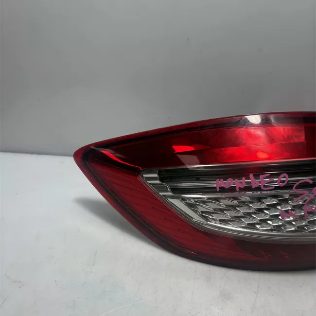 Fanale posteriore parte esterno sinistro