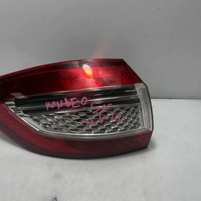 Fanale posteriore parte esterno sinistro