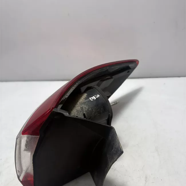 Fanale posteriore parte esterno sinistro