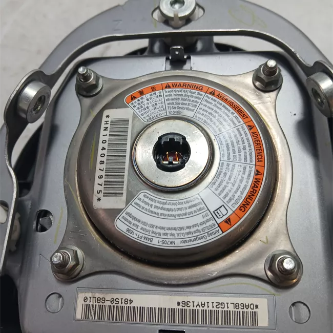 Dispositivo airbag lato guida volante con comandi