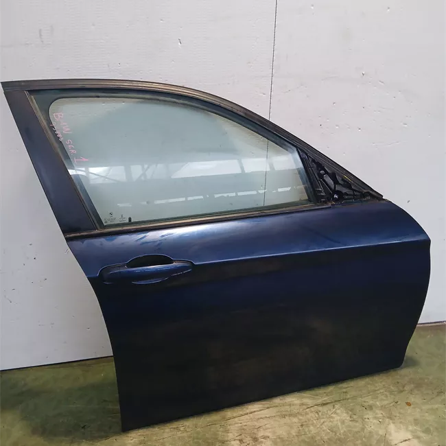 Porta anteriore destra