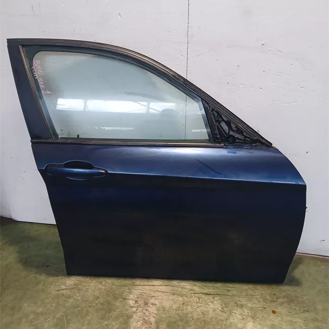 Porta anteriore destra