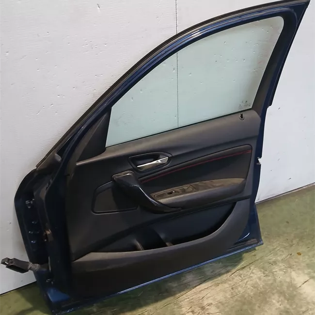 Porta anteriore destra