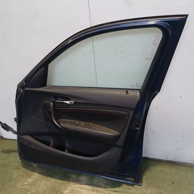 Porta anteriore destra