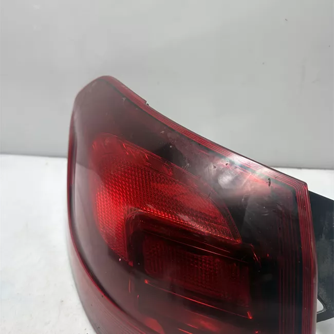 Fanale posteriore parte esterno sinistro Tinta scura