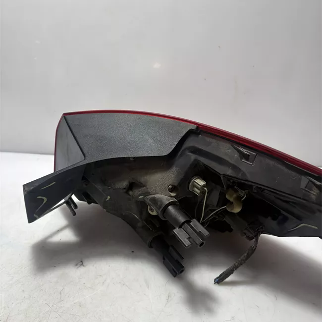 Fanale posteriore parte esterno sinistro Tinta scura