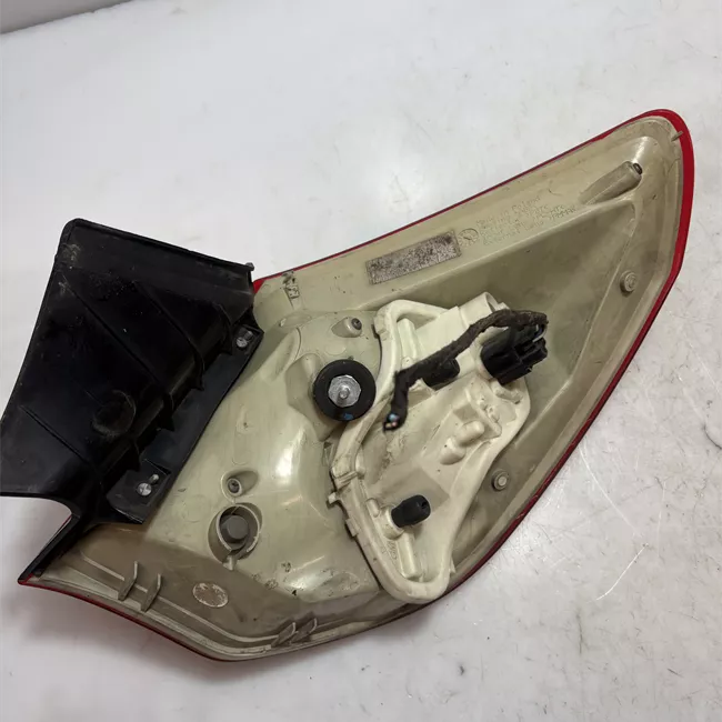 Fanale posteriore parte esterno sinistro