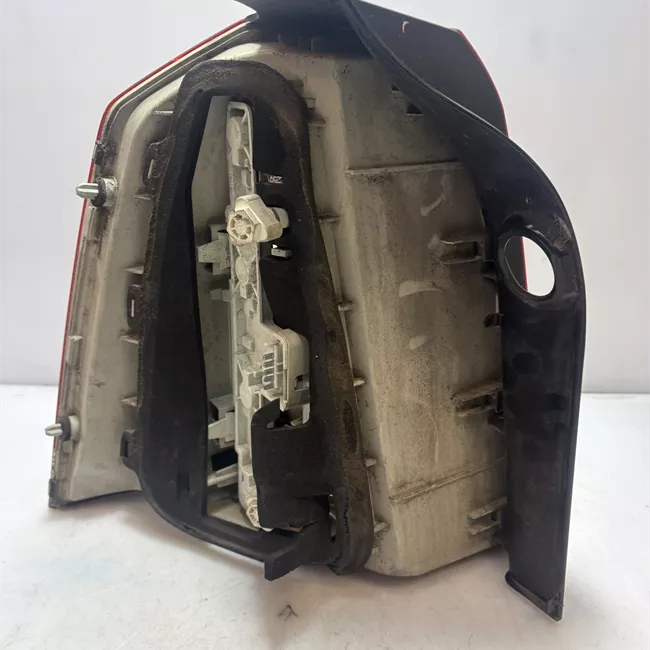 Fanale posteriore destro senza portalampada