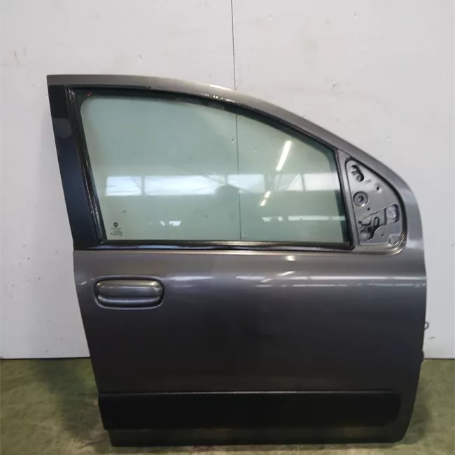 Porta anteriore destra