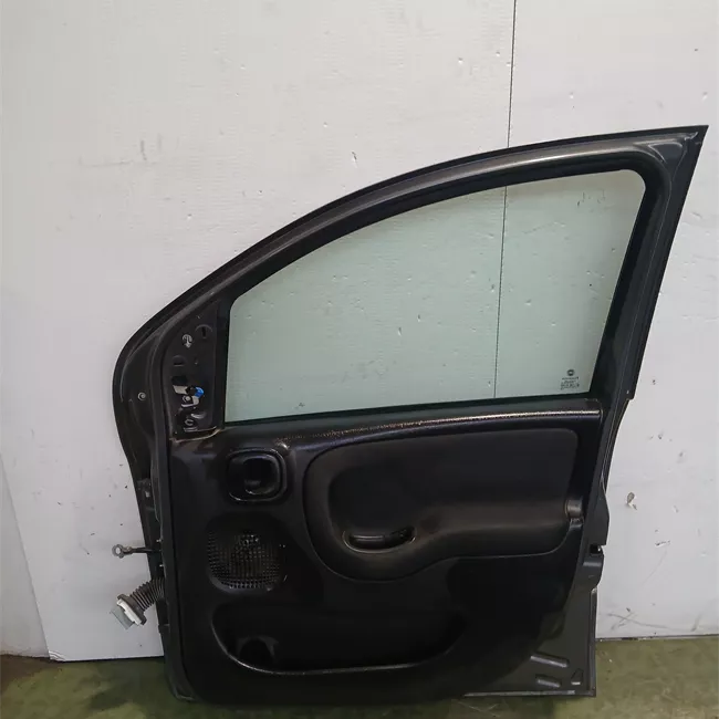 Porta anteriore destra