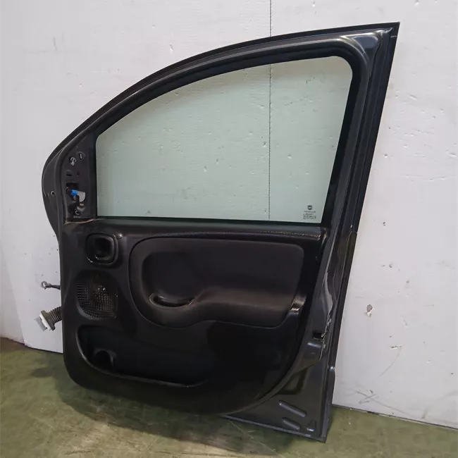 Porta anteriore destra