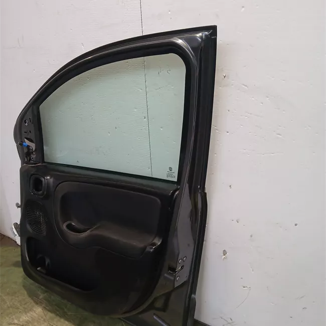 Porta anteriore destra