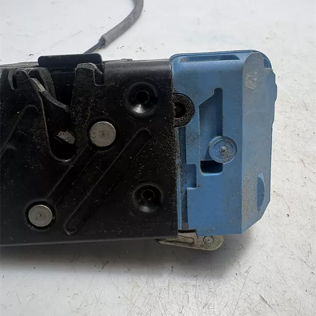 Serratura porta anteriore destra