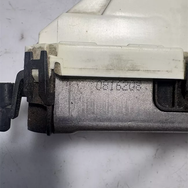 Serratura porta anteriore destra