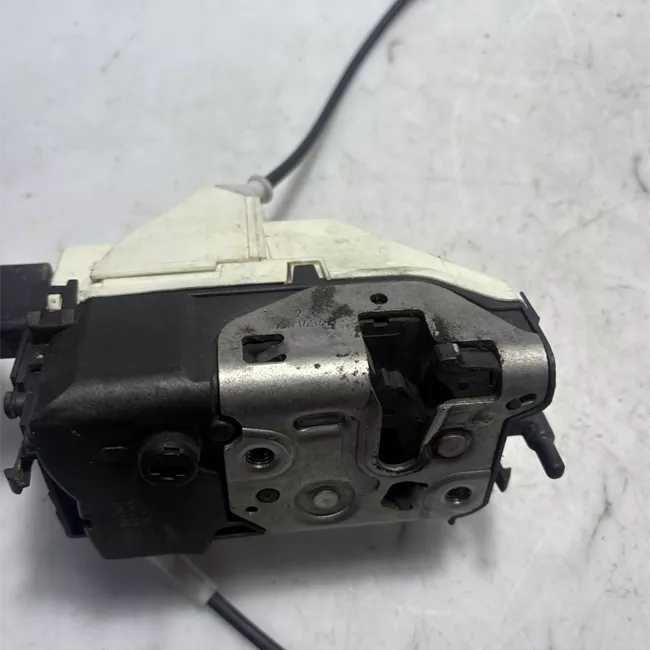 Serratura porta anteriore destra