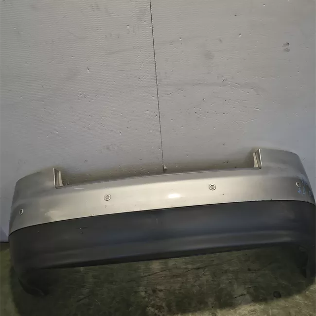 Paraurti posteriore con sensori parcheggio