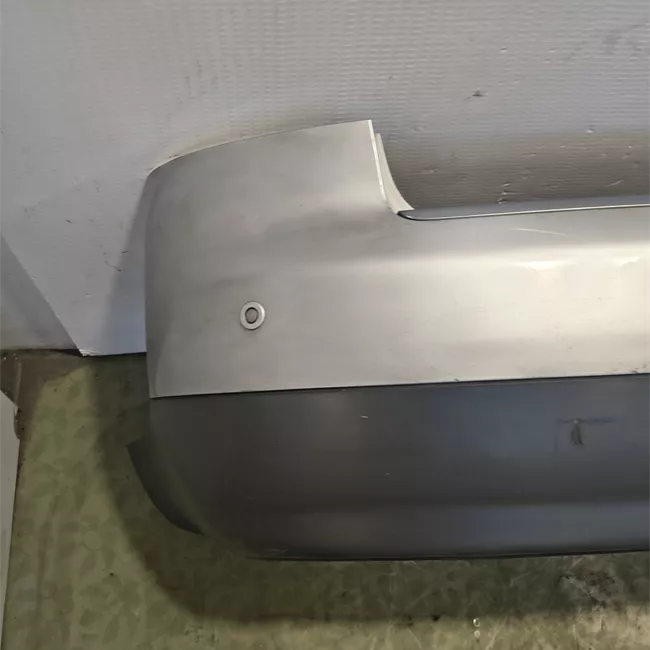 Paraurti posteriore con sensori parcheggio