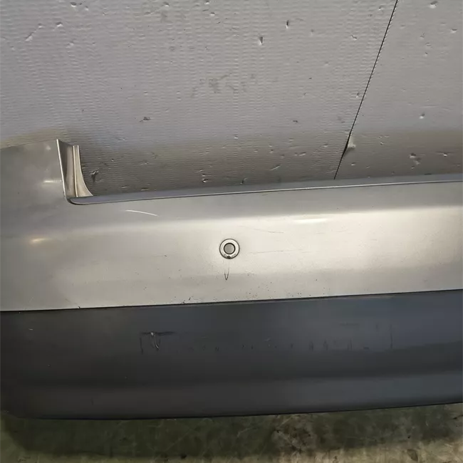 Paraurti posteriore con sensori parcheggio
