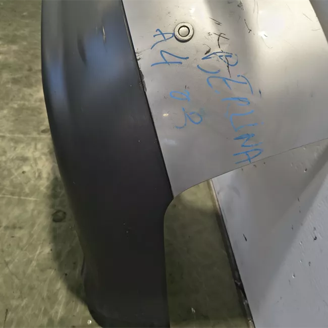 Paraurti posteriore con sensori parcheggio