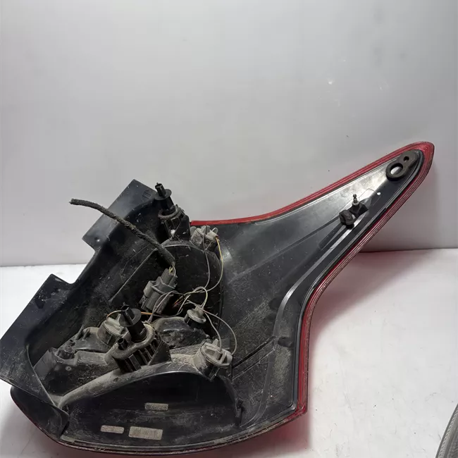 Fanale posteriore parte esterno sinistro