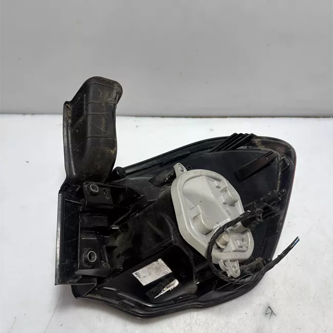 Fanale posteriore parte esterno sinistro