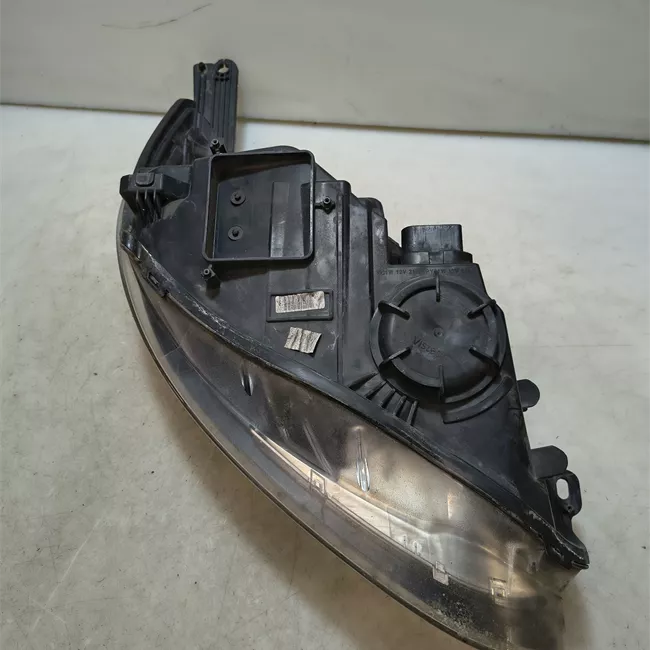 Proiettore sinistro con cornice nera