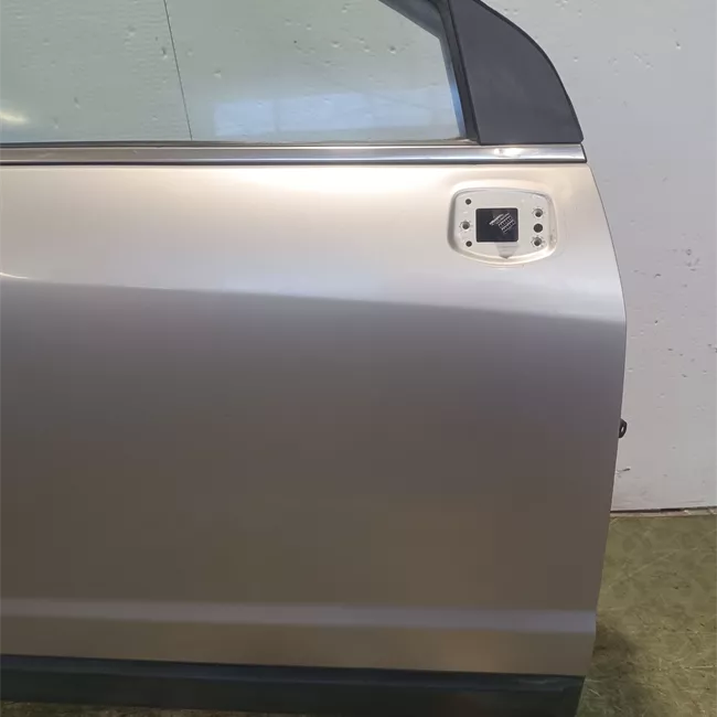Porta anteriore destra