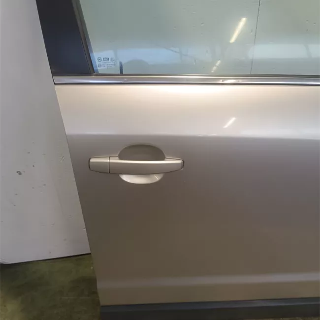 Porta anteriore destra