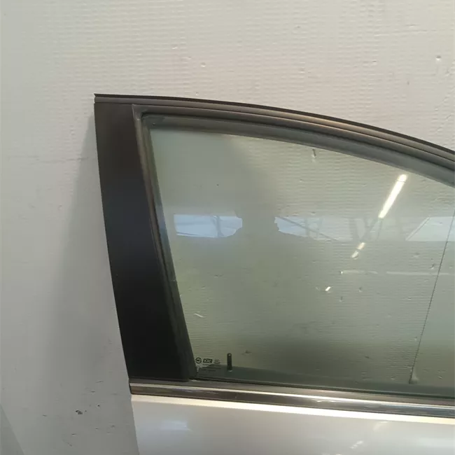 Porta anteriore destra