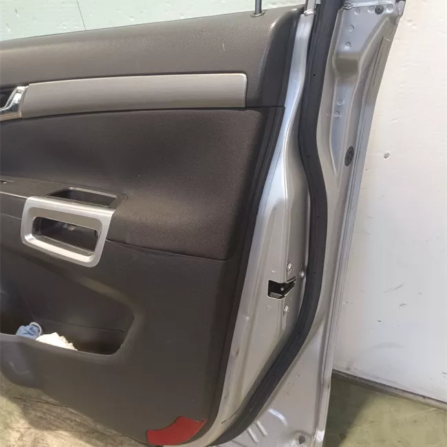 Porta anteriore destra