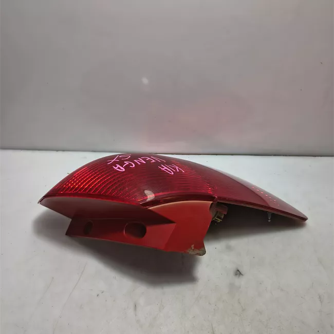 Fanale posteriore parte esterno sinistro