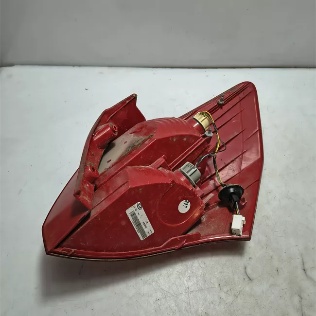 Fanale posteriore parte esterno sinistro