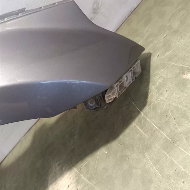 Parafango anteriore destro con fanalino laterale