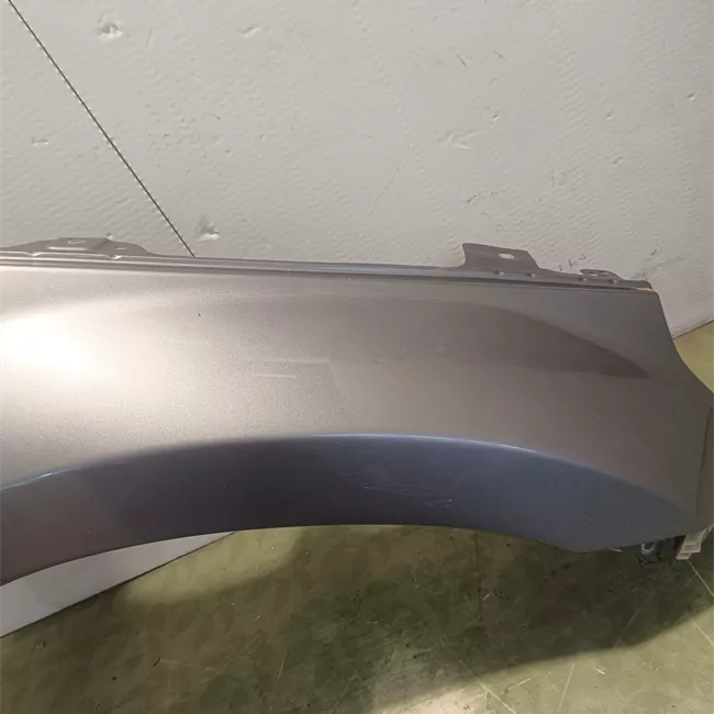 Parafango anteriore destro con fanalino laterale