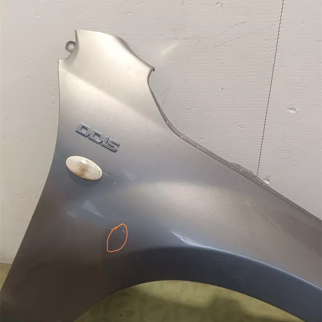 Parafango anteriore destro con fanalino laterale