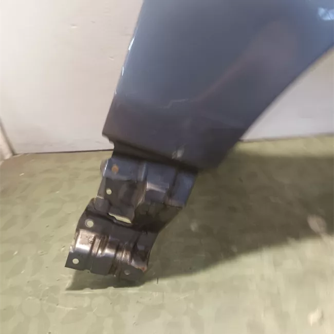 Parafango anteriore destro con fanalino laterale