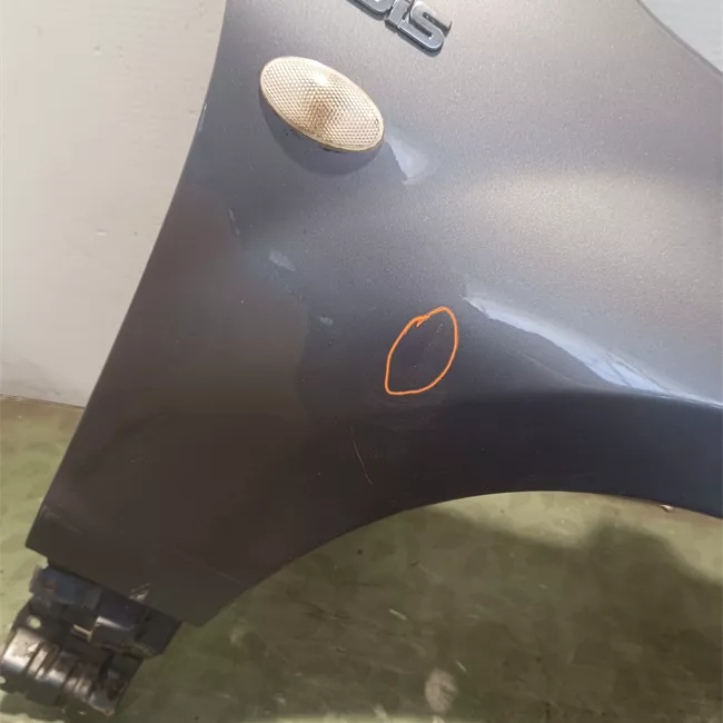 Parafango anteriore destro con fanalino laterale