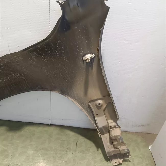 Parafango anteriore destro con fanalino laterale