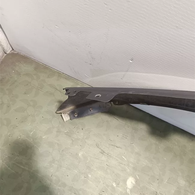 Parafango anteriore destro con fanalino laterale