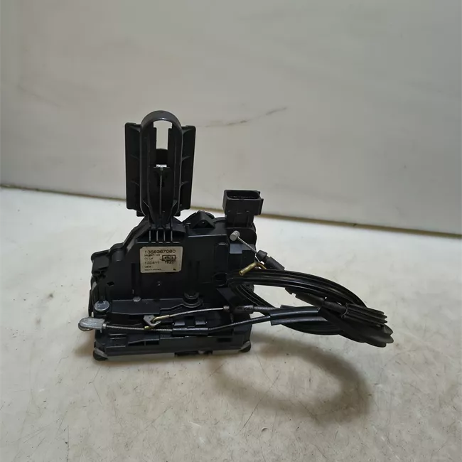 Serratura porta carico posteriore a battente