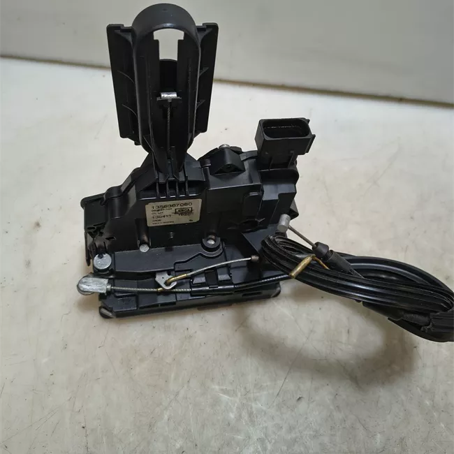 Serratura porta carico posteriore a battente